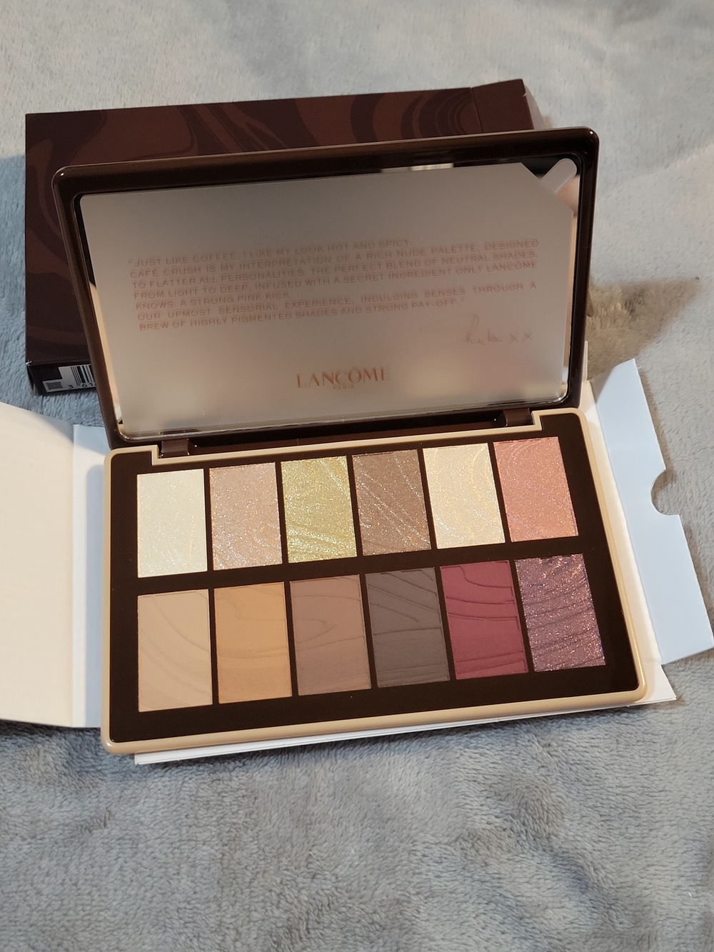Natural & Pink Eyeshadow Palette — Soft Neutrals with Pink Accents